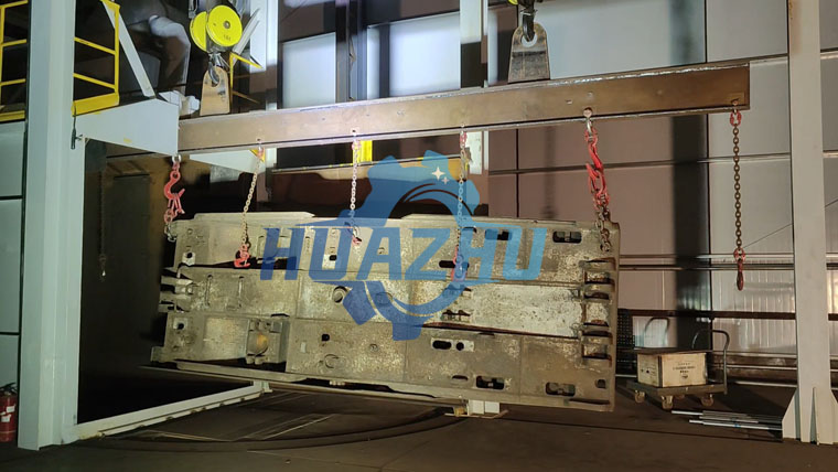 液压支架底盘清理前的样子